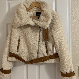 Forever 21 Faux Sherpa Jacket Size Medium *Beige*